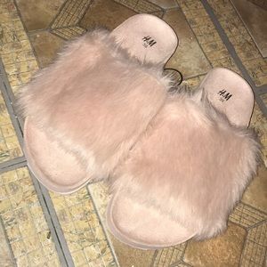 H&M Pink slides
